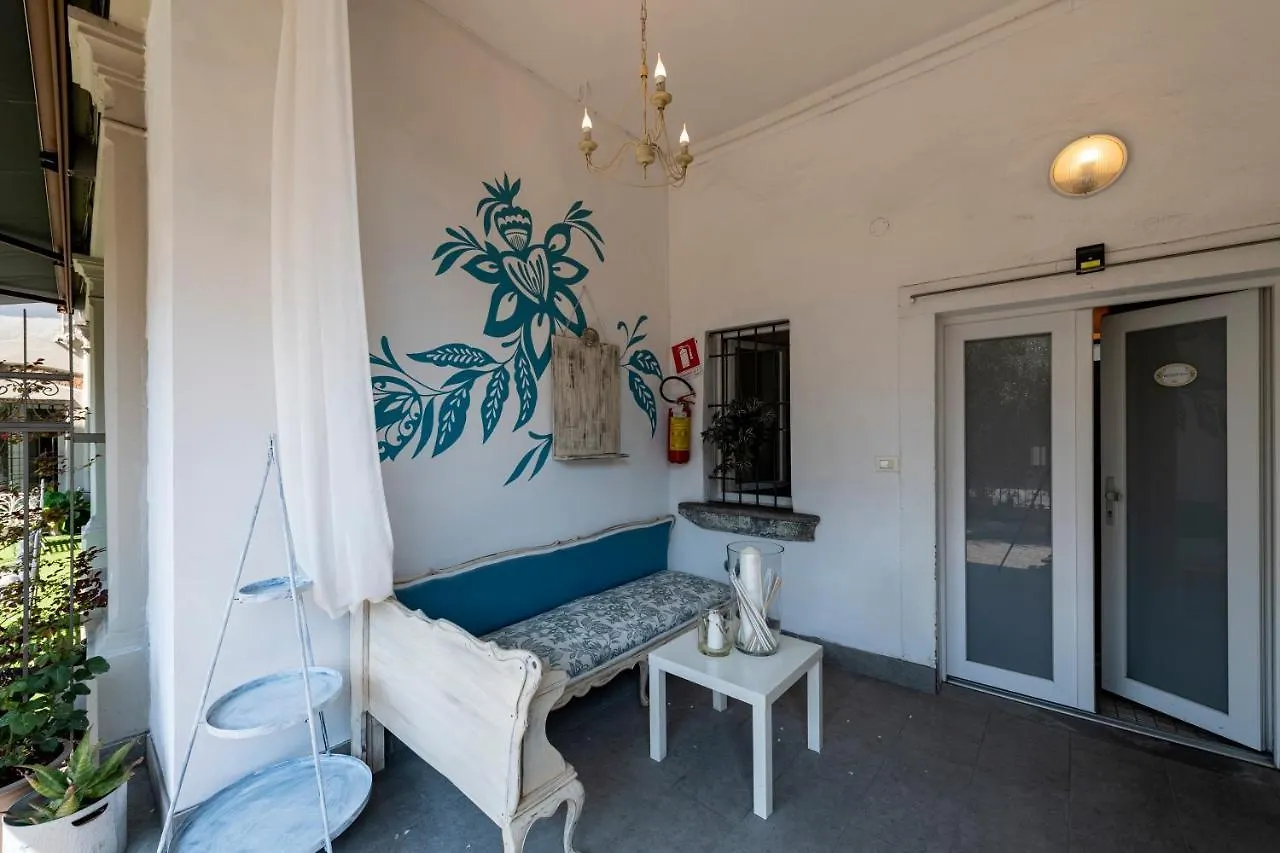 Villa Serioli Marone Italia