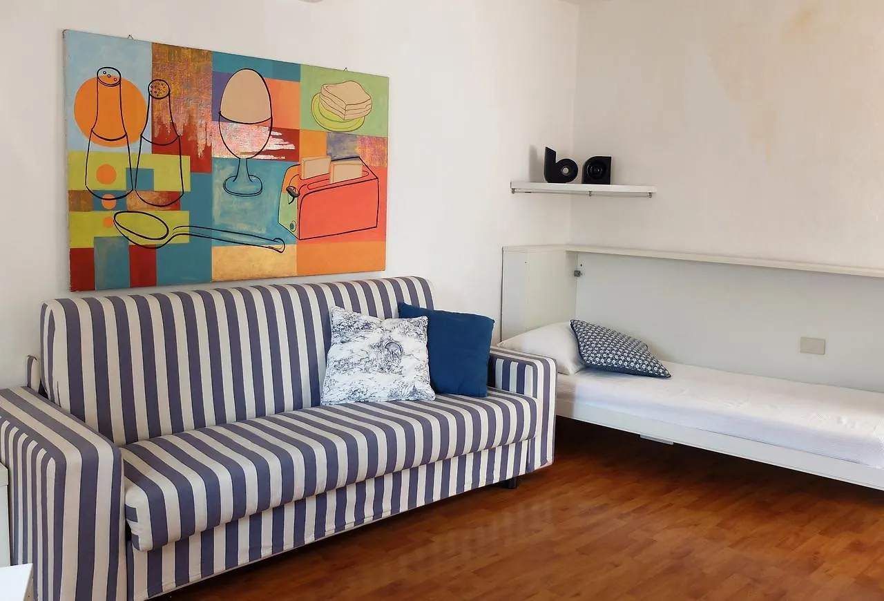 Villa Serioli Marone 0*,