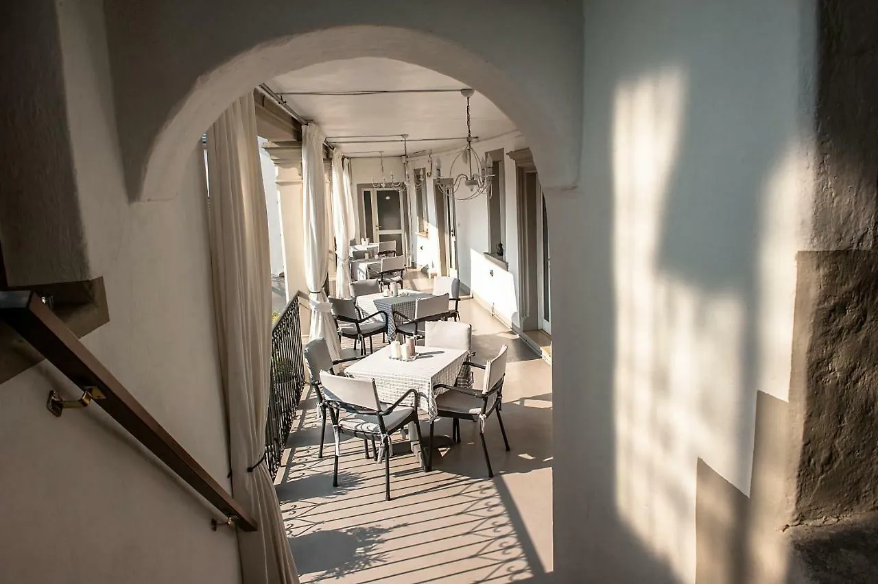 Villa Serioli Marone 0*,  Italia